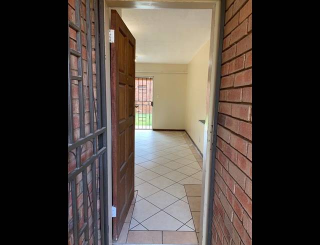 2 BEDROOM APARTMENT FOR SALE IN MOOIKLOOF RIDGE ESTATE
